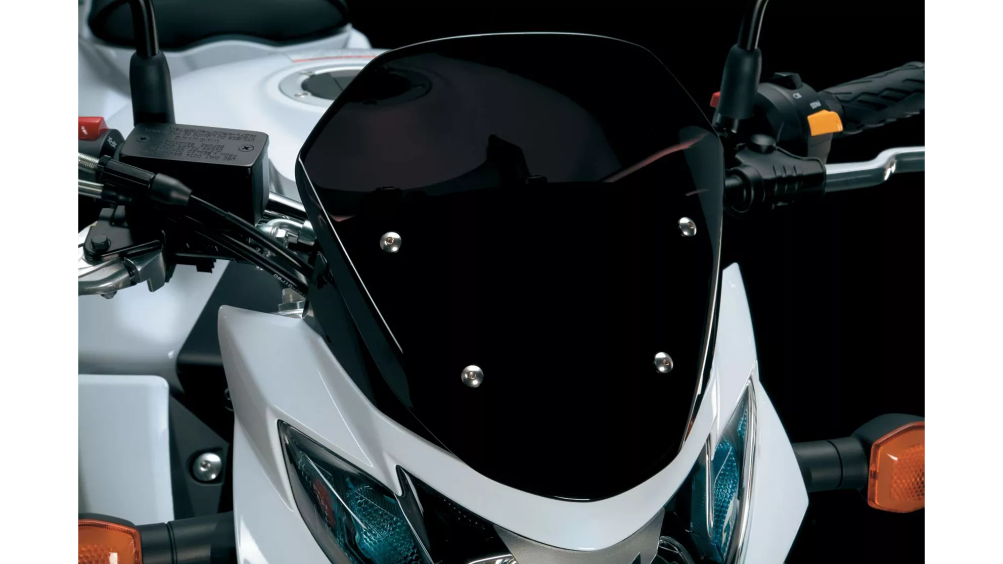 Suzuki GSR 750 - Image 9 Suzuki GSR 750 - Image 9