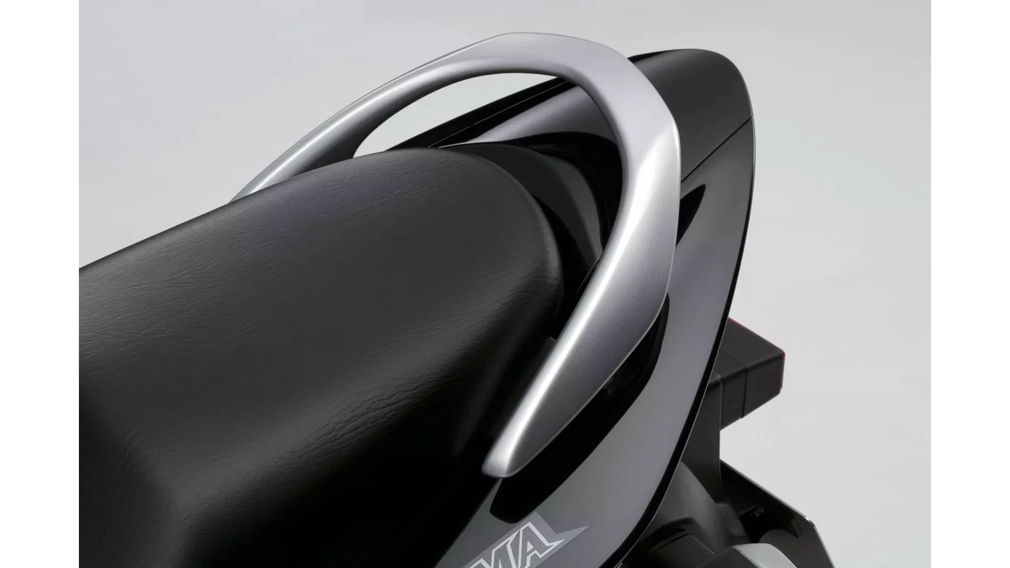 Suzuki GW250 Inazuma - Image 11 Suzuki GW250 Inazuma - Image 11