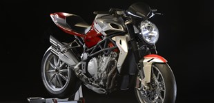 MV Agusta Brutale 1090 2013 vs MV Agusta Brutale 1090 RR 2013