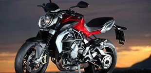 MV Agusta Brutale 800 2013 vs Ducati Scrambler Cafe Racer 2017