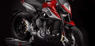 Benelli 752 S 2021 vs MV Agusta Rivale 800 2013