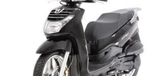 Yamaha YZF-R125 2011 vs Peugeot LXR 125 2013