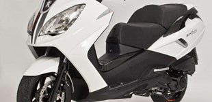 Sym MaxSym 400i 2016 vs Peugeot Satelis 400 RS Premium 2013