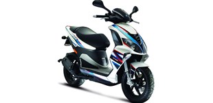 Derbi Variant Sport 125 4T 2V 2012 vs Piaggio NRG Power 50 DD 2T 2013