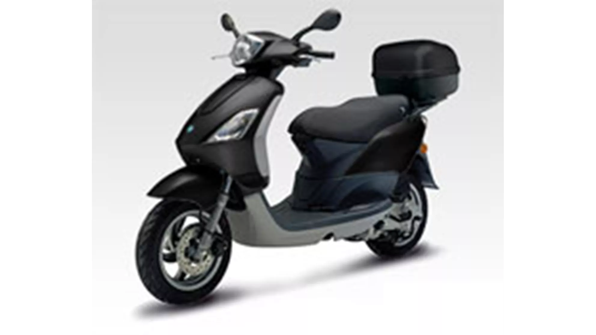 Piaggio Fly 125 - Image 1 Piaggio Fly 125 - Image 1