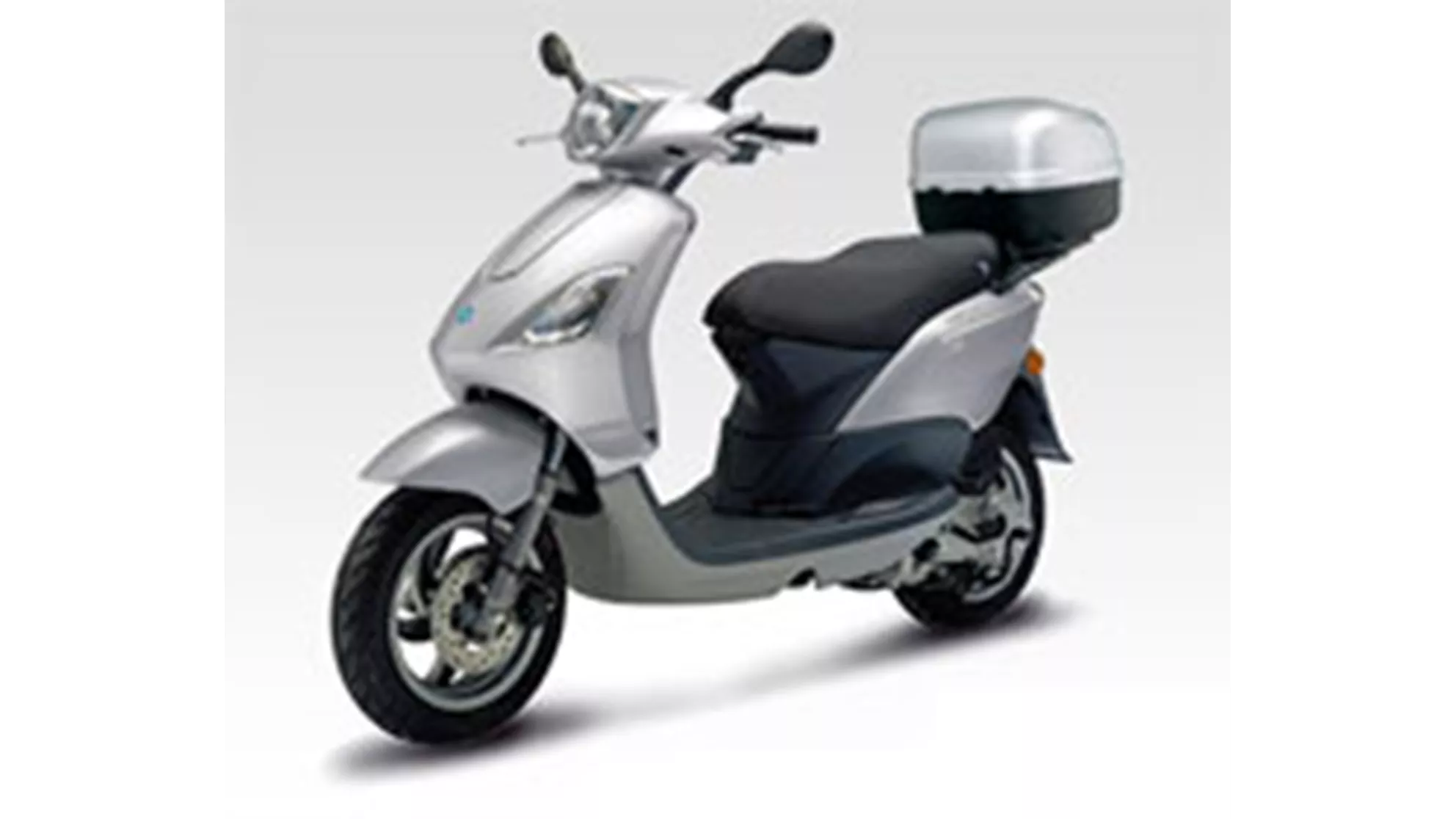 Piaggio Fly 125 - Image 2 Piaggio Fly 125 - Image 2