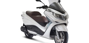 Piaggio X10 125 2013 vs Piaggio X8 125 Premium 2009