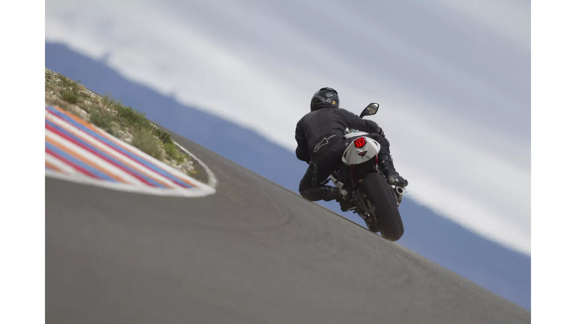 Triumph Daytona 675 R - Image 8 Triumph Daytona 675 R - Image 8
