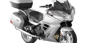 BMW R 1250 GS 2019 vs Triumph Trophy SE 2013 BMW R 1250 GS 2019 vs Triumph Trophy SE 2013