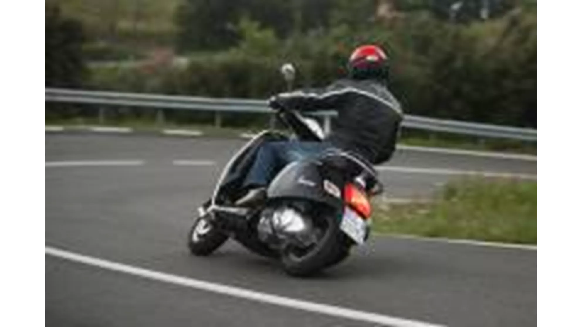 Vespa GTS 300 i.e. Super - Image 9 Vespa GTS 300 i.e. Super - Image 9