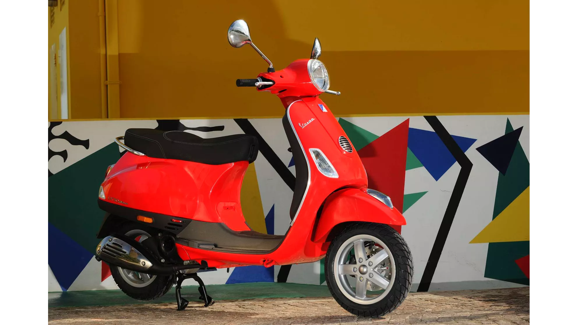 Vespa LX 50 2T Touring - Image 3 Vespa LX 50 2T Touring - Image 3