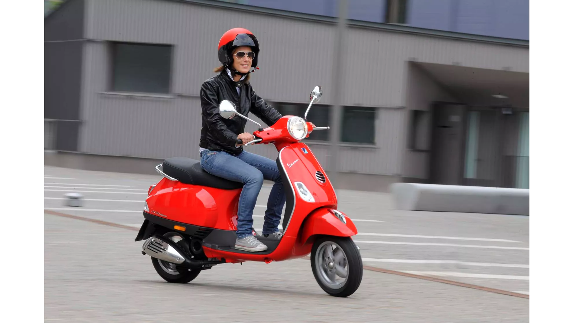 Vespa LX 50 2T Touring - Image 4 Vespa LX 50 2T Touring - Image 4