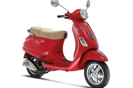 Vespa LXV 125 ie Vie della Moda 2013