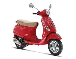 Vespa LXV 125 ie Vie della Moda 2013