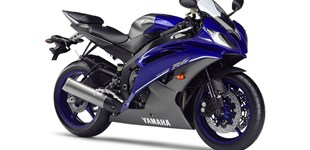 Yamaha YZF-R6 2013 vs Suzuki GSX-R 750 2013