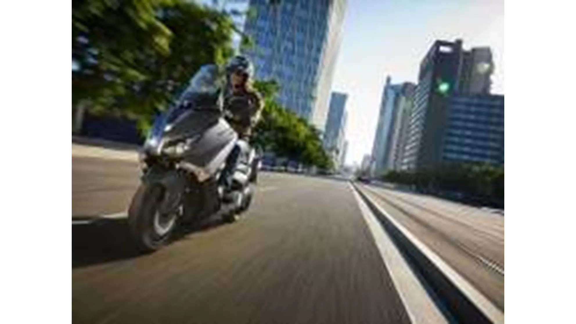 Yamaha T-MAX 530 ABS - Image 8 Yamaha T-MAX 530 ABS - Image 8