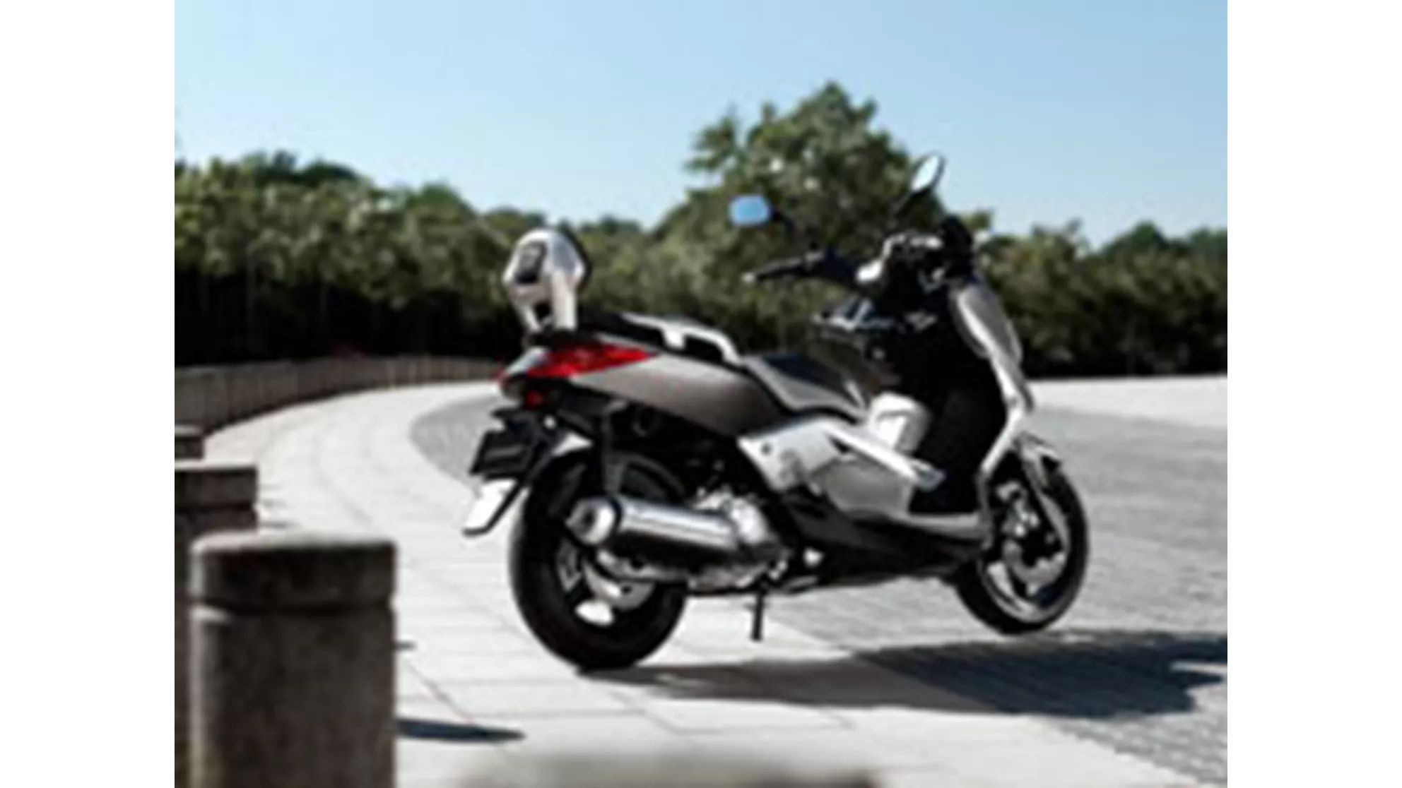 Yamaha X-Max 250 Sport - Image 8 Yamaha X-Max 250 Sport - Image 8