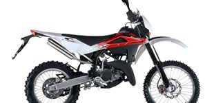 Husqvarna WR 125 2013 vs Aprilia SX 125 Supermoto 2023