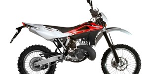 Suzuki DRZ-4S 2025 vs Husqvarna WR 300 2013