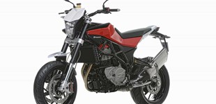 Husqvarna Nuda 900 R 2013 vs Ducati Hypermotard 796 2010