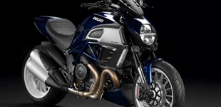 Harley-Davidson Sportster S RH1250S 2021 vs Ducati Diavel 1200 2013