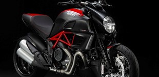 Ducati Diavel Carbon 2012 vs Ducati Diavel Carbon 2013