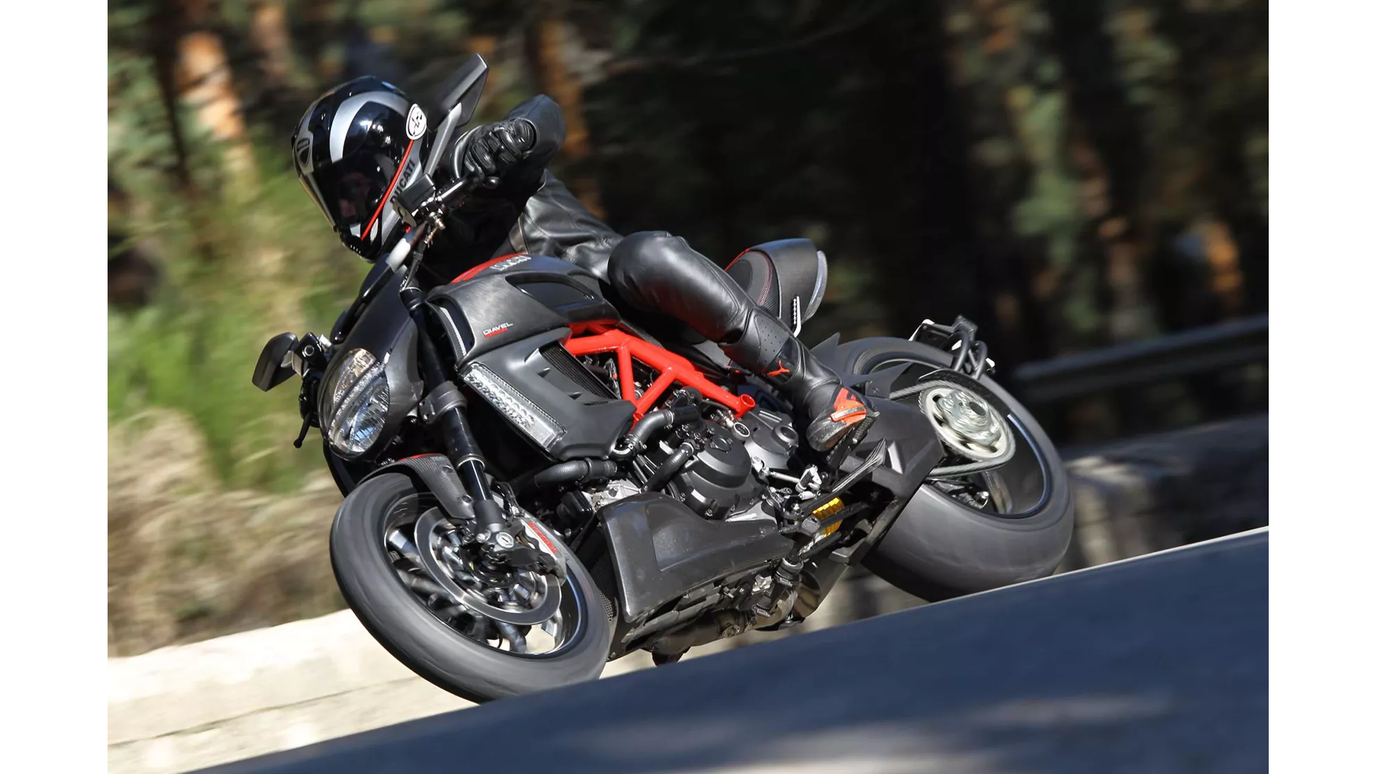 Ducati Diavel Carbon - Image 13 Ducati Diavel Carbon - Image 13