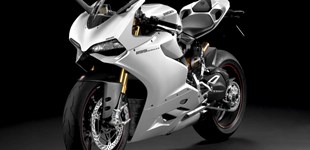 Ducati 1199 Panigale S 2013 vs Kawasaki Ninja 400 2018