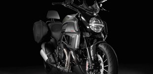 Ducati Diavel 1200 2018 vs Ducati Diavel Strada 2013