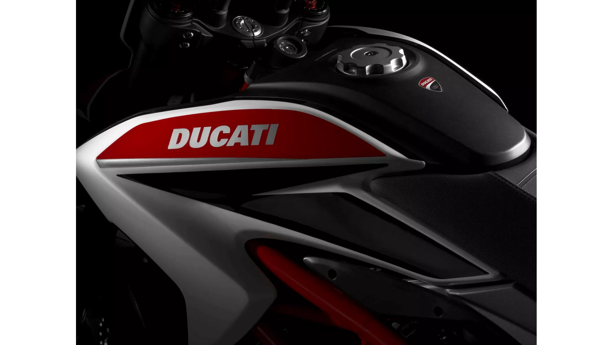 Ducati Hypermotard SP 821 - Image 4 Ducati Hypermotard SP 821 - Image 4