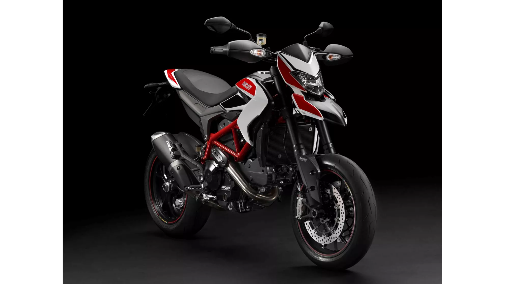 Ducati Hypermotard SP 821 - Image 5 Ducati Hypermotard SP 821 - Image 5