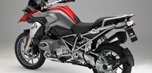 BMW R 1200 GS 2013 vs BMW F 900 GS Adventure 2024 BMW R 1200 GS 2013 vs BMW F 900 GS Adventure 2024