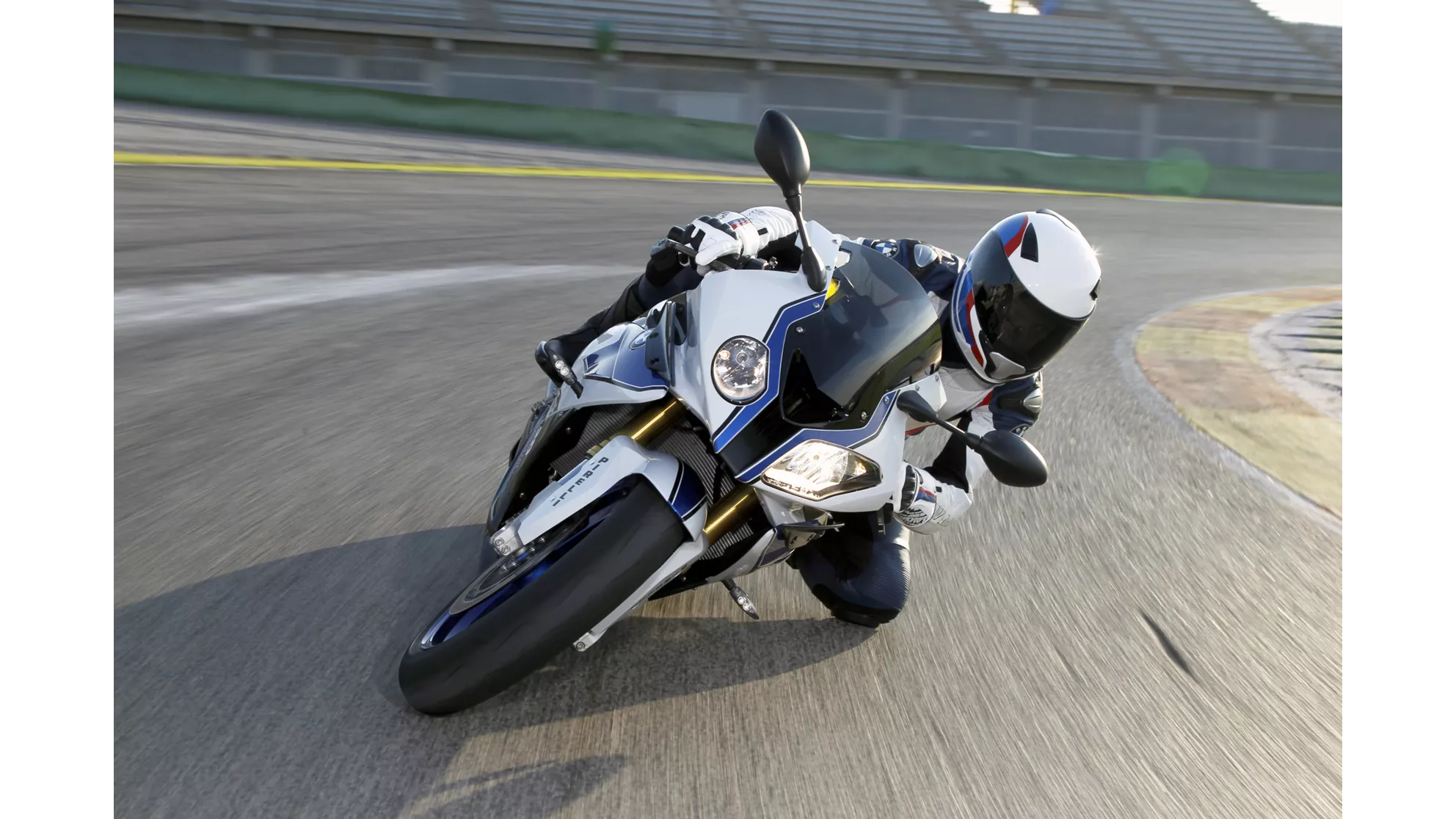 BMW HP4 - Image 4 BMW HP4 - Image 4