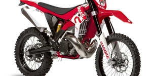 GASGAS EC 300 Racing 2013 vs GASGAS EC 300 E 2012 GASGAS EC 300 Racing 2013 vs GASGAS EC 300 E 2012