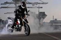 Aprilia Dorsoduro 750 Factory 2013 - Bild 8