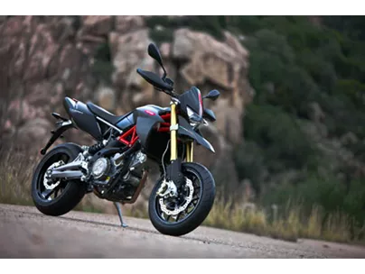 Aprilia Dorsoduro 750 Factory 2013 Aprilia Dorsoduro 750 Factory 2013