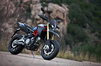 Aprilia Dorsoduro 750 Factory 2013 - Bild 12