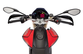 Aprilia Dorsoduro 1200 2013 - Bild 7 Aprilia Dorsoduro 1200 2013 - Bild 7
