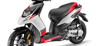 Aprilia SR 50 R 2009 vs Aprilia SR 50 Motard 2013