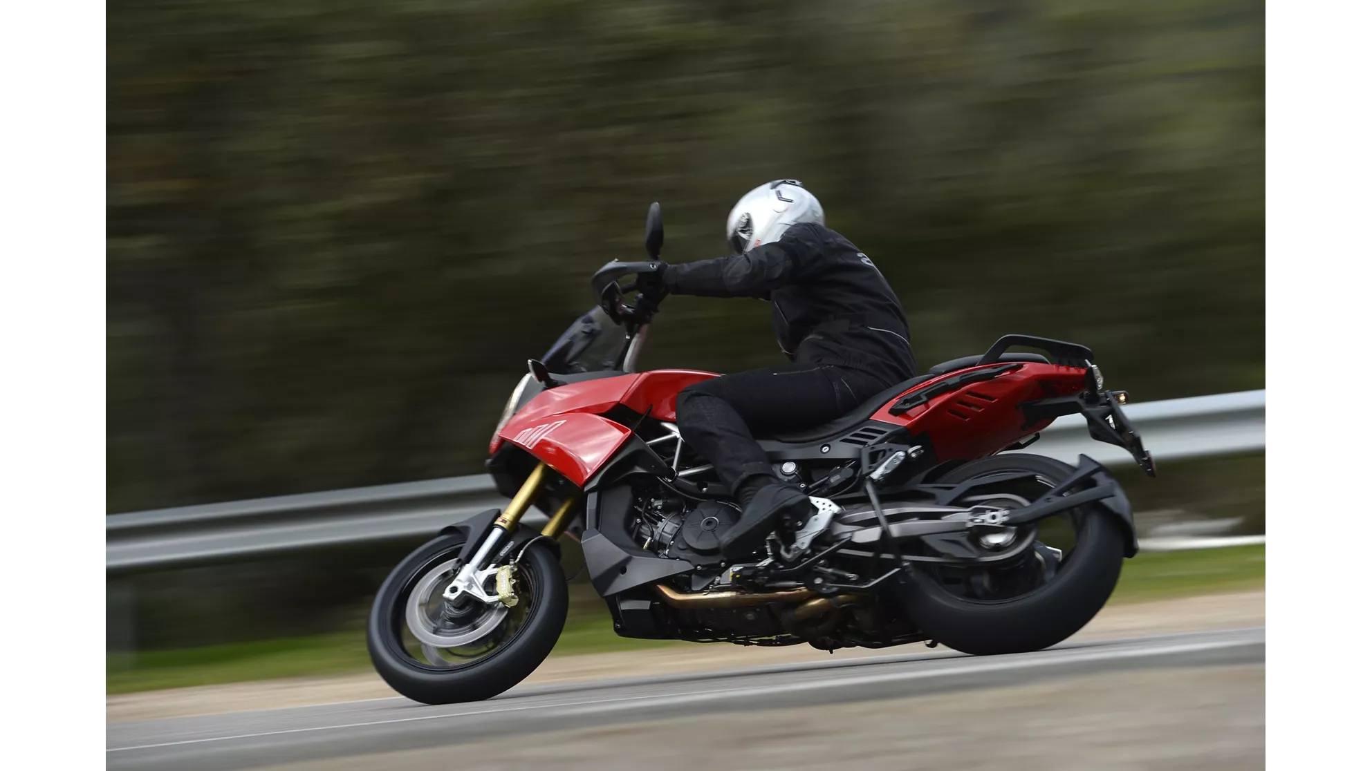 Aprilia Caponord 1200 ABS - Image 4 Aprilia Caponord 1200 ABS - Image 4