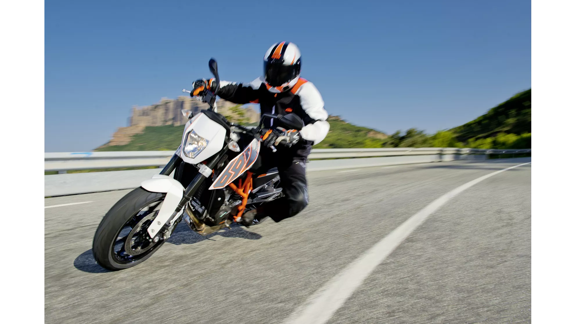 KTM 690 Duke - Image 2 KTM 690 Duke - Image 2