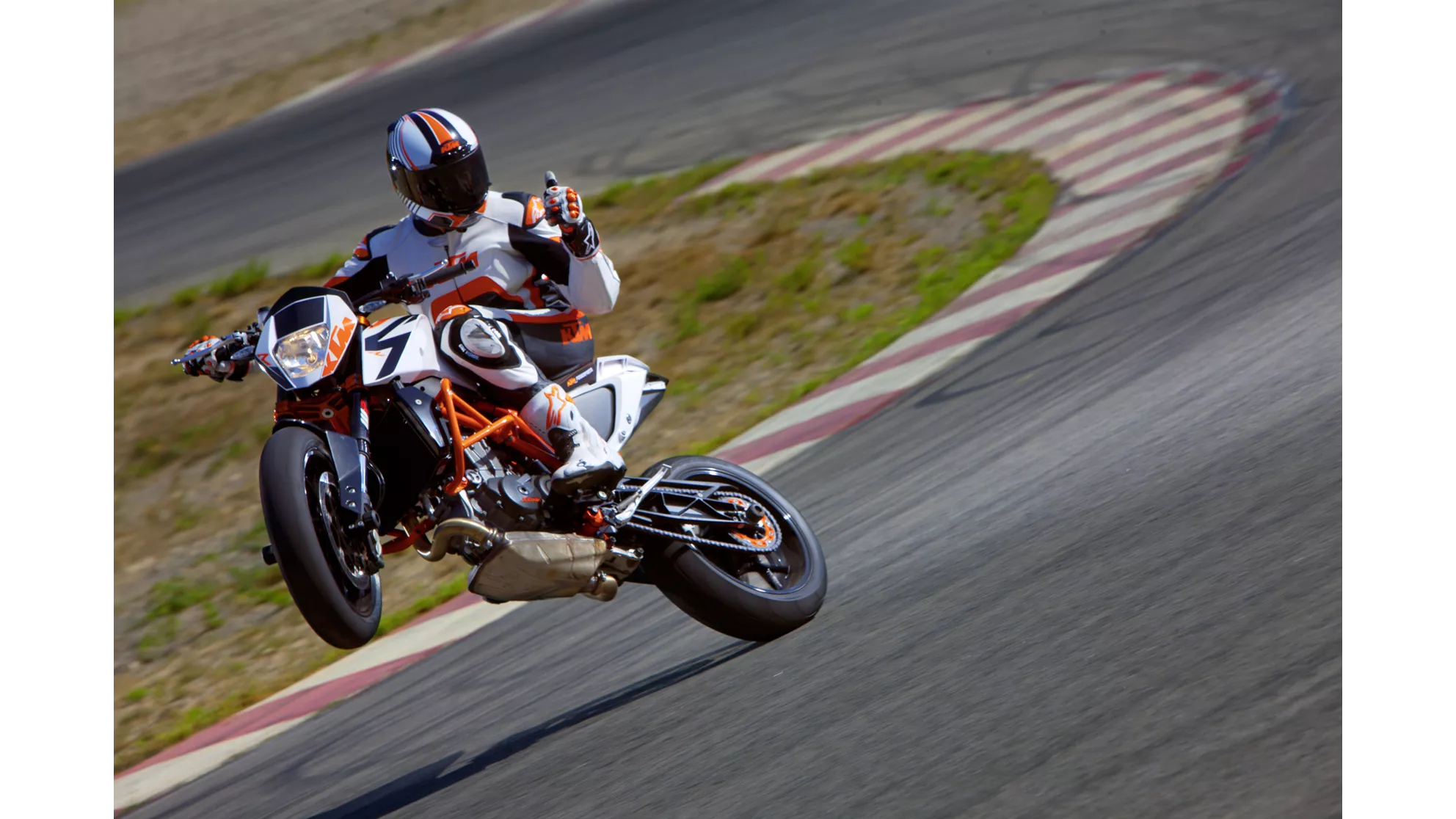 KTM 690 Duke R - Image 1 KTM 690 Duke R - Image 1