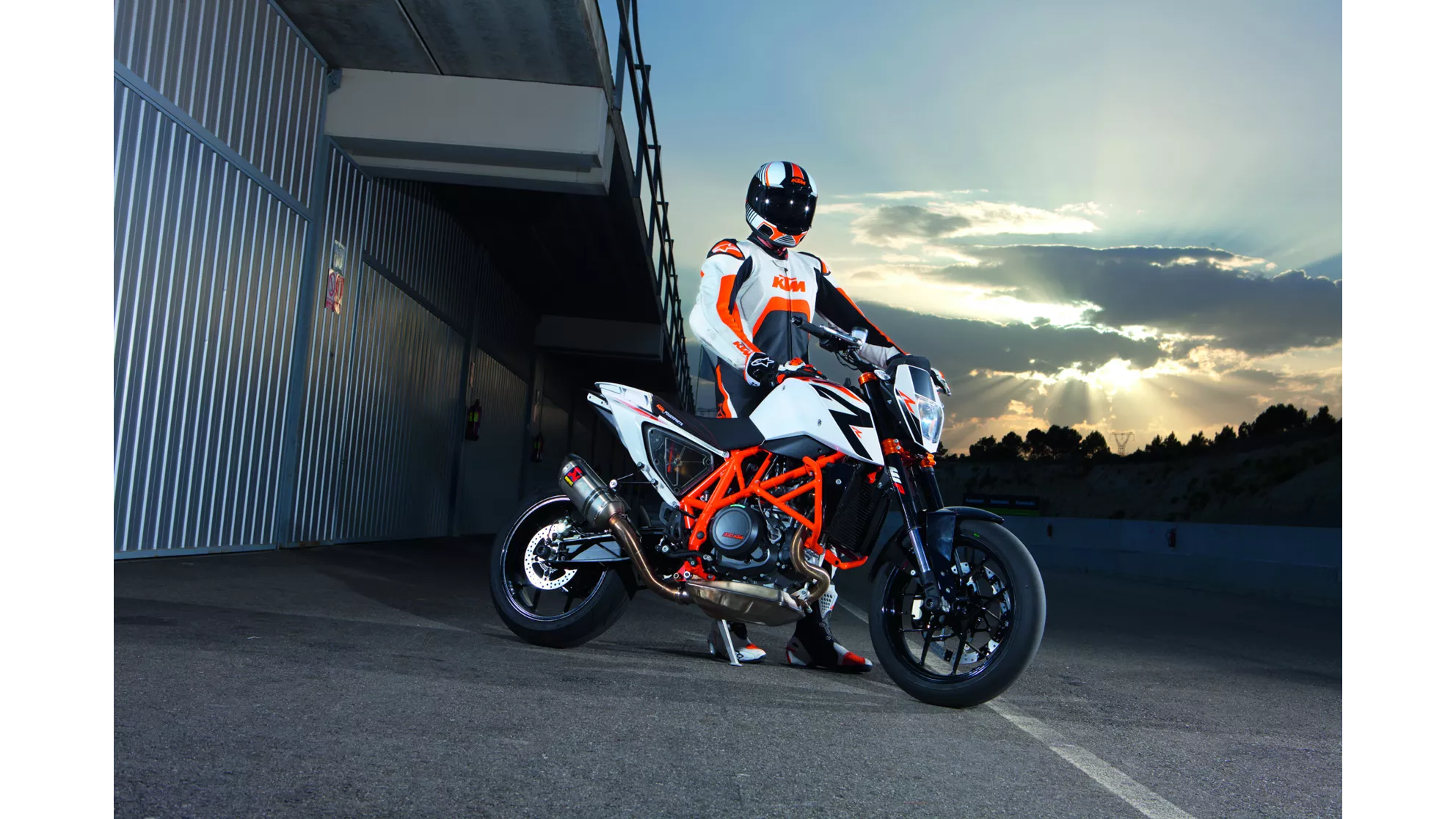 KTM 690 Duke R - Image 3 KTM 690 Duke R - Image 3
