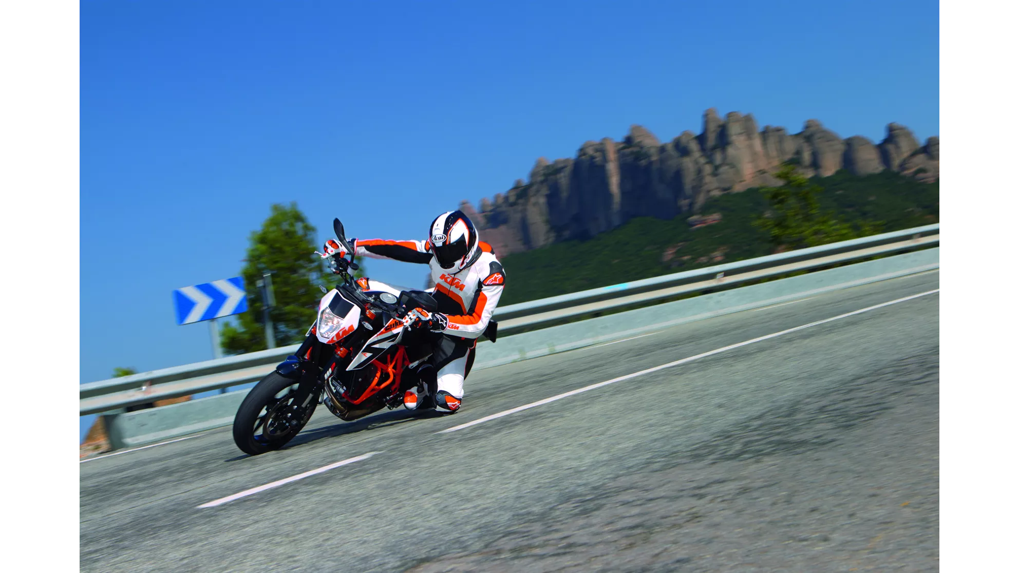 KTM 690 Duke R - Image 5 KTM 690 Duke R - Image 5