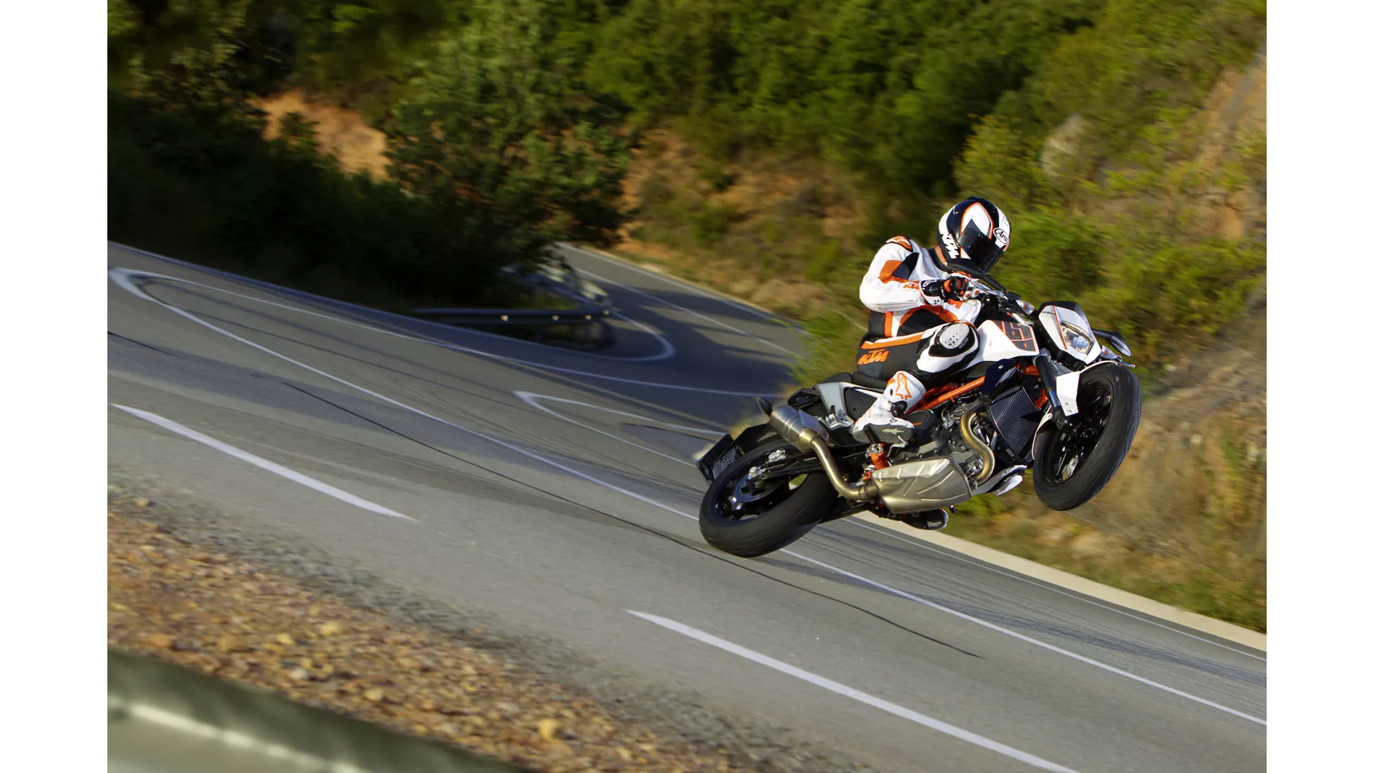 KTM 690 Duke R - Image 6 KTM 690 Duke R - Image 6