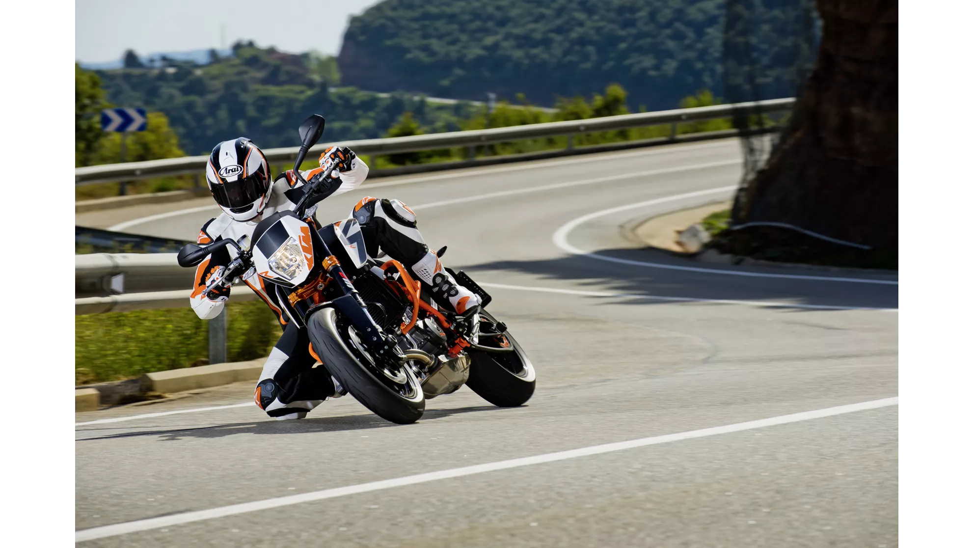KTM 690 Duke R - Image 8 KTM 690 Duke R - Image 8