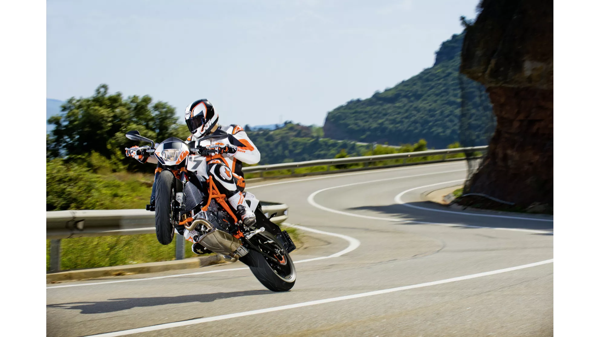 KTM 690 Duke R - Image 9 KTM 690 Duke R - Image 9