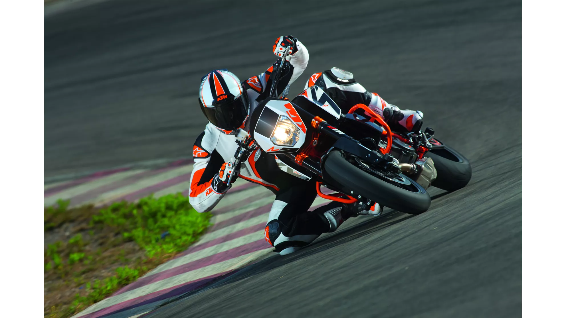 KTM 690 Duke R - Image 11 KTM 690 Duke R - Image 11