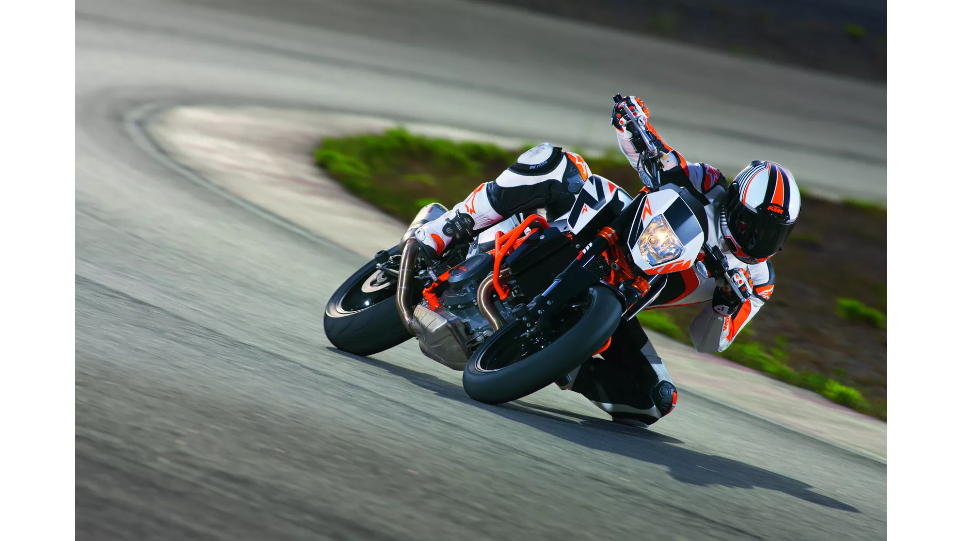 KTM 690 Duke R - Image 13 KTM 690 Duke R - Image 13