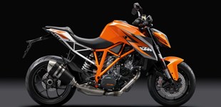 Ducati Monster 1200 S Stripe 2015 vs KTM 1290 Super Duke R 2014